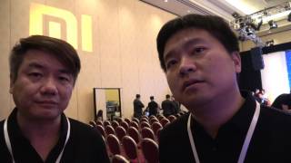 Xiaomi co founder VP Chuan Wang shows Mi Mix 6 4 bezel less phone