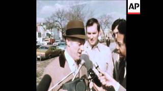 SYND 30-1-74 HUNT TALKS AFTER APPEARING BEFORE WATERGATE GRAND JURY