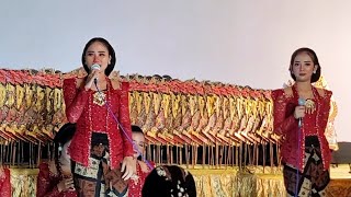 Sambutan Hangat Sinden Sinden Cantik dan Manis pada Pagelaran Wayang Kulit Dalang Ki Imam Sutikno