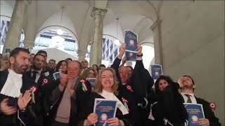 A Genova magistrati lasciano tribunale al grido \