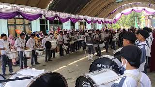 Drumband alamanda kdd spg madura dalam acara haflah imtihan.