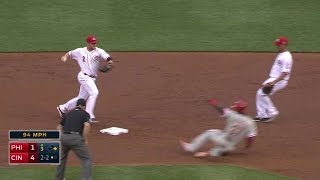 PHI@CIN: Cozart fields ball, turns double play in 3rd