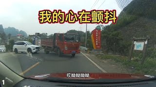 2024交通事故集锦，2024 China Dashcam ,大车为了避让小车，紧急刹车结果漂移甩尾，看得我心在颤抖