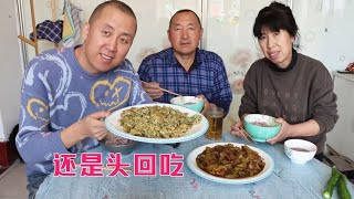 据说春天才有的香椿，配上10个鸡蛋炒，又嫩又香，全家人都喜欢吃