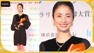 上戸彩、「美脚大賞」2度目の受賞　美脚の秘けつは週1のトレーニングと保湿　子供の寝かしつけも影響？