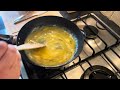 Easy scrambled eggs for beginners!