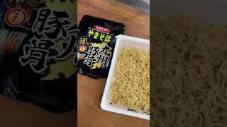 【ペヤング】1分で食べれる九州豚骨やきそば‼️せっかちで美味しいもの好きのあなた😆是非食べてみて👍#shorts #ペヤング#カップラーメンyoutuber #カップ麺youtuber