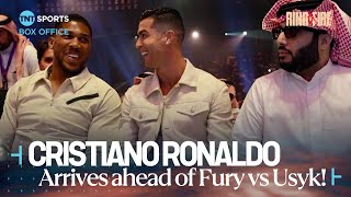 Cristiano Ronaldo arrives for #FuryUsyk & sits next to Anthony Joshua in front row 🇸🇦🐐