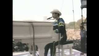 Elton John - Goodbye Yellow Brick Road (Central Park 1980)