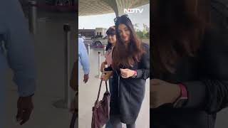 "Hello," Says Aishwarya Rai Bachchan's Daughter Aaradhya To Paparazzi