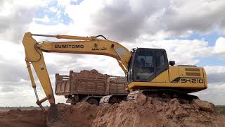 รีวิว SUMITOMO SH210F-5 เปิดบ่อใหม่ วิ่งกับพี่หลง 2 คัน excavator and truck EP.5878