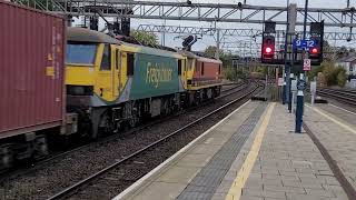 4M88 - FL90s - 90009 and 90045 heading through Stafford Station P5