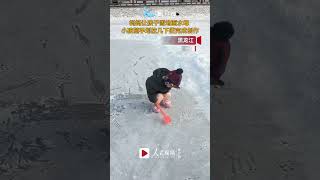 【大陸】小畫家！黑龍江一小女孩雪地隨手畫出生動水母