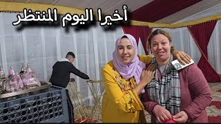 وصال سمحات فكولشي و واقفة مع على الشغل بيديها هذا النهار الكبير لي انتظرناه