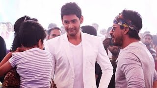 Shahrukh Khan Meets Mahesh Babu On The Sets Of BRAHMOTSAVAM