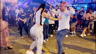 Mexicano Sorprende a Colombiana Bailando Salsa I Feria de Cali 2023