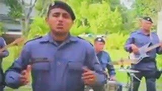 polícia militar do Amazonas canta louvor de alento para o povo: "Vai passar"!