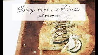 Spring Onion and Ricotta puff pastry tart | Torta salada de Cebollin y Ricotta