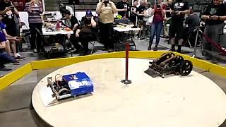 Fight robots fight! @MakerExpo 18 #maker #KWAwesome #WRAwesome #Kitchener