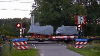 Spoorwegovergang Oldenzaal // Dutch railroad crossing