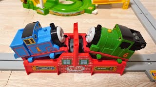 Thomas & Friends train toy Engine Big Loader Unloading Set.
