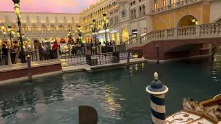 A Beautiful River inside the Las Vegas Mall #shorts #lasvegas #vietianlasvegas