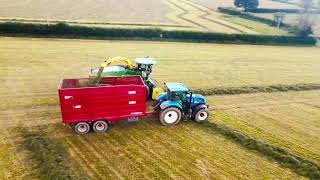 John Deere 8500 harvester and 4 New holland T7's picking up grass silage