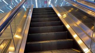 ヤマダ電機テックランド横浜本店のエスカレーター_escalator YamadaDenki Yokohama Japan