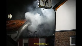 2023-01-13 Eschweiler: Dachstuhl in Vollbrand