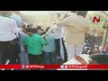 జగన్ సభలో కూలిన భవనం పై కప్పు building roof collapsed in jagan public meeting ntv