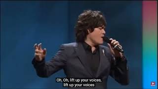 Joseph Prince ministrando y guiando en un fluir de adoración.