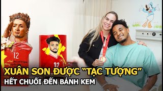 Xuân Son được “tạc tượng”, hết chuối đến bánh kem