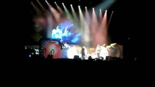 A R Rahman & Hariharan (Uyire Uyire) - Live at Air Canada Centre in Toronto (Sept 26th 2010)
