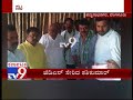 kannada actor shashi kumar joins jd s in the presence of hd deve gowda