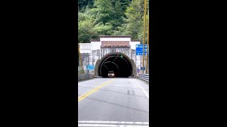 28岁舅舅带12岁外甥单车骑行川藏线，路过了通麦大桥再也不复往日的天险，晚上露营在废旧房子里。#骑行西藏 #318川藏线 #舅舅带外甥骑行川藏线