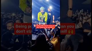 Arijit Singh's Concert Chaos: Fan's Excitement Leads to Singer's Injury! 🎤 Respect the artist. ❤️