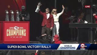 Video: Chiefs' 4 Lombardi Trophies brought on stage