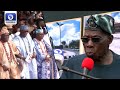 Obasanjo Orders Traditional Rulers In Iseyin To Stand Up And Greet Him