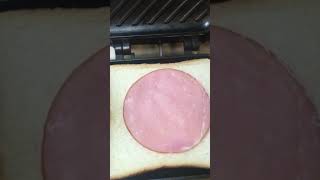 [Hot sandwich maker] Simple ham, cheese and lettuce hot sandwich