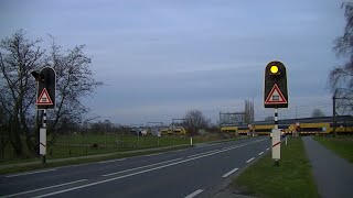 Spoorwegovergang Putten // Dutch railroad crossing