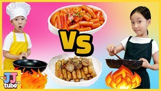 쌀떡볶이 요리 배틀! 매콤 떡볶이와 간장 떡볶이 중 최고의 쌀떡볶이는? 공룡떡 과 알파벳 숫자떡으로 만들었어요. [제이제이 튜브-JJ tube]