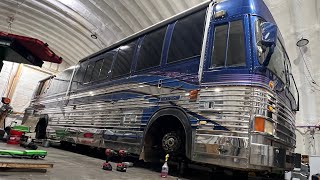 Dangerous Bus On The Highway! Several shocking discoveries on this Prevost bus