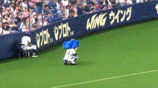 2011年9月10日　中日VS横浜　ドアラの占いバック転タイム