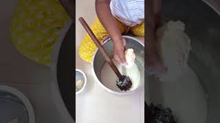 Churning Butter Grandma Style / வெண்ணெய் எடுக்கும் பாட்டி முறை #shorts