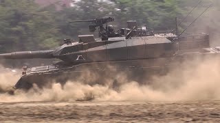 10式戦車3輌による姿勢制御・走行性能デモ (2019 練馬駐屯地)