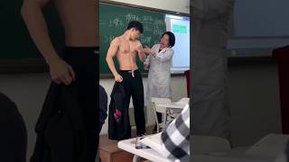 Insanely Strong Teen Surprises His Whole Class... (@mimilav235)