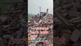 4月13日，四川眉山。黃豐鎮一名86歲的老人被當地政府以配合工作為由支走。但等老人回來時，却發現自家的房屋已被强拆。