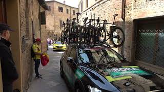 Doorkomst wielrenners Giro d'Italia  in Volterra  - Via Ricciarelli - 20240509