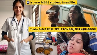 Trisha ହାତରେ REAL SKELETON ଦେଖି ମୋର ହୋସ ଉଡ଼ିଗଲା/🧿1st year MBBS student ର real life/veg lunch ଥାଳି