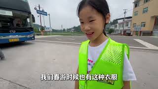 带着全村的男女老幼去旅游，是什么体验？